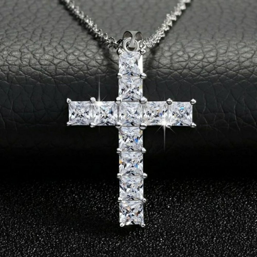 18K WHITE GOLD DIAMOND CZ LUXURY CROSS NECKLACE